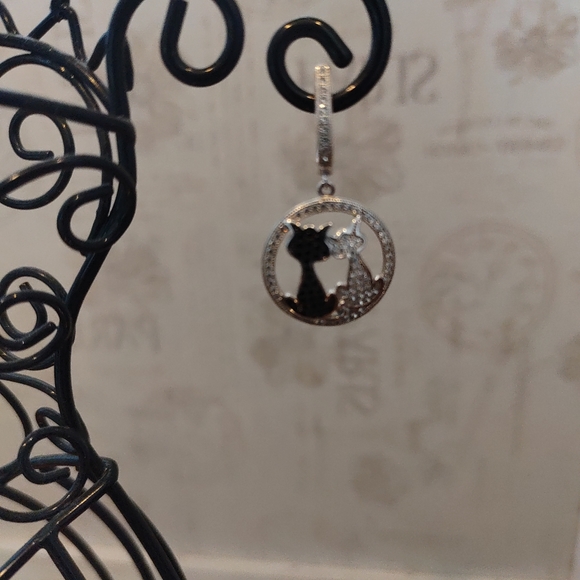 Sterling Silver RH CZ Brilliant Embers Love Cats Dangle Hinged Hoop Earrings - Picture 3 of 7